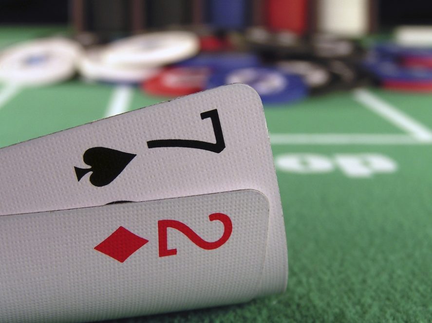 Best Casual Poker Games for a Casino Themed Night at Home